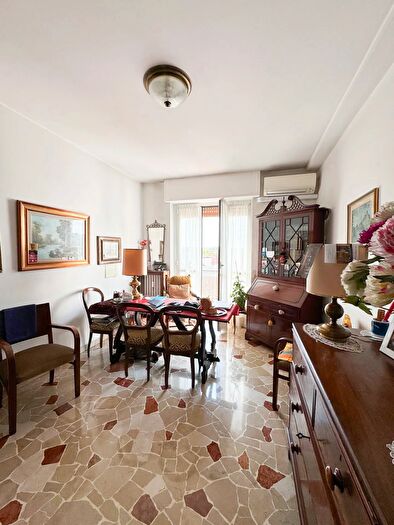 Appartamento quadrilocale in vendita in Via Giambellino, Milano