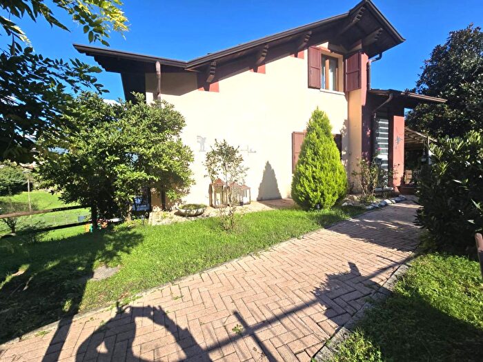 Casa con 9 locali in vendita in Via Brigata Lupi di Toscana, SantOmobono Terme