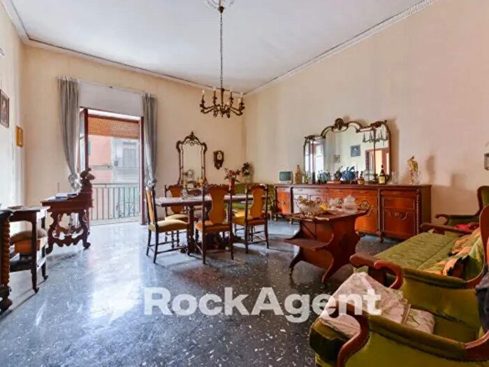 Appartamento con 5 locali in vendita in Via SantAntonio Abate, Napoli