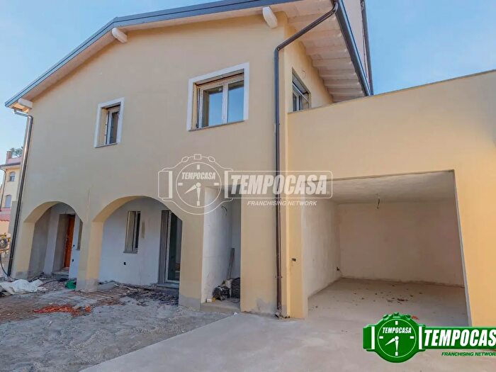 Casa trilocale in vendita in Via Carlo Alberto, Lacchiarella