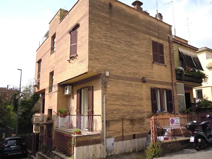 Appartamento bilocale in vendita in Via Tomba di Nerone, Roma