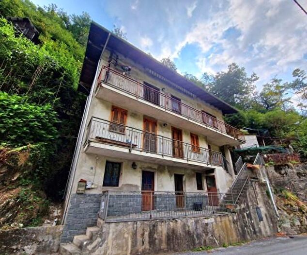 Casa quadrilocale in vendita in Via Consorzio, Valstrona