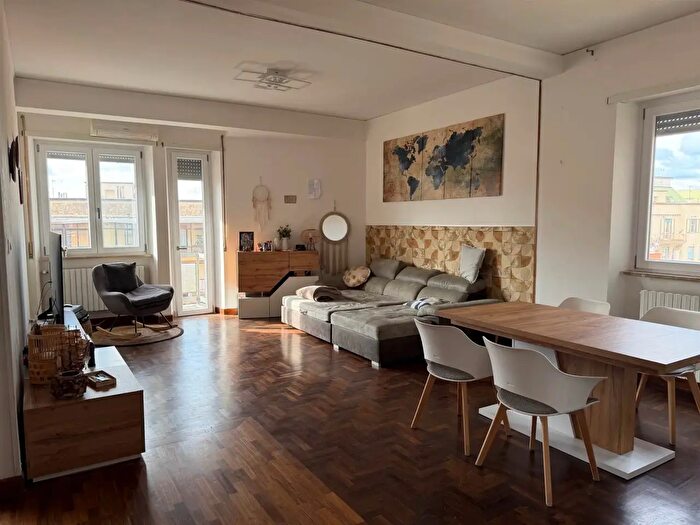 Appartamento con 8 locali in vendita in Via Adolfo Marini, Viterbo