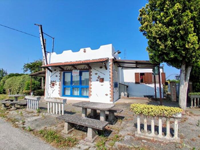 Casa con 6 locali in vendita in Via Romea, Ariano Nel Polesine