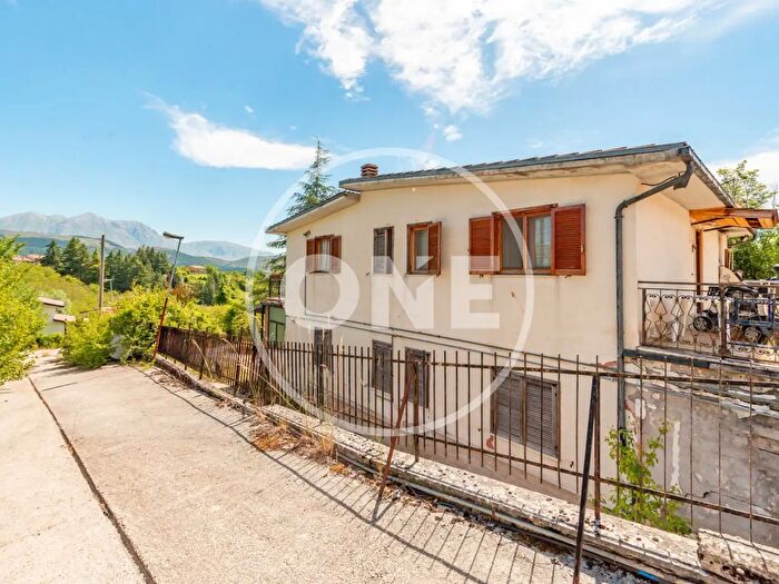 Casa con 10 locali in vendita in Via Madonna dell'Oriente, Tagliacozzo
