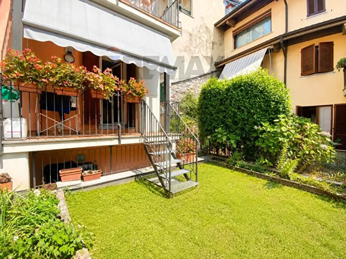 Appartamento trilocale in vendita in Via Antonio Rosmini, Stresa
