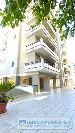 Appartamento quadrilocale in vendita in Via Nino Baccile, Ortona