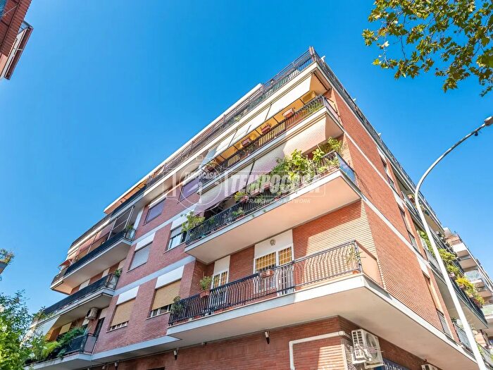 Appartamento bilocale in vendita in Viale Anicio Gallo, Roma