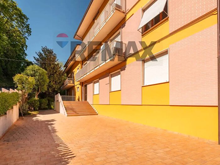 Casa con 6 locali in vendita in Via Pellico Silvio, Serra San Quirico