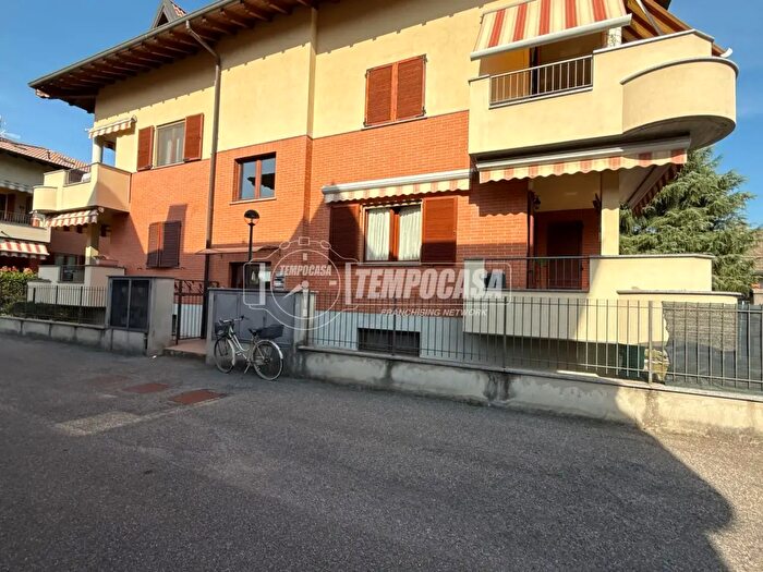 Appartamento trilocale in vendita in Via San Pietro d, Busto Garolfo