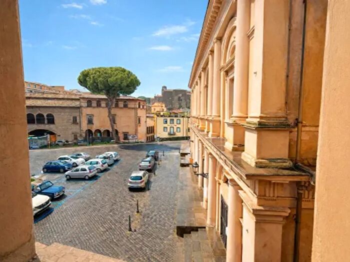 Appartamento bilocale in vendita in Piazza Teatro Nuovo, Viterbo