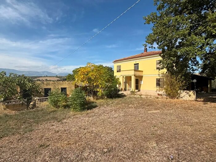Casa quadrilocale in vendita in Contrada Pratodonico, Pianella