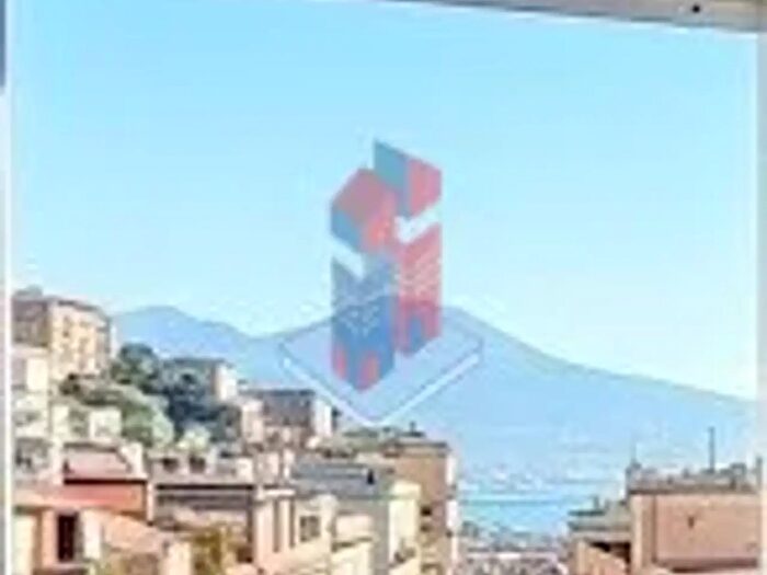 Appartamento quadrilocale in affitto in Salita Cacciottoli Fittasi Appartamento Luminoso, Napoli