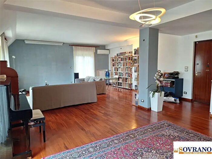 Appartamento con 5 locali in vendita in Palermo