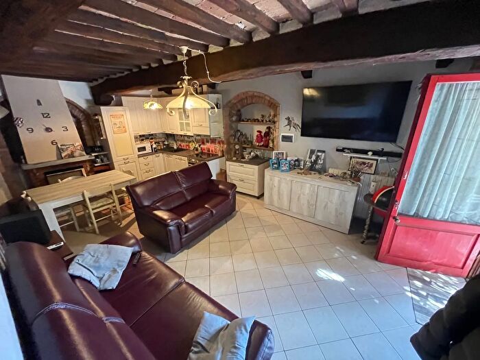 Appartamento con 5 locali in vendita in Piazza della Fonte, Monticiano