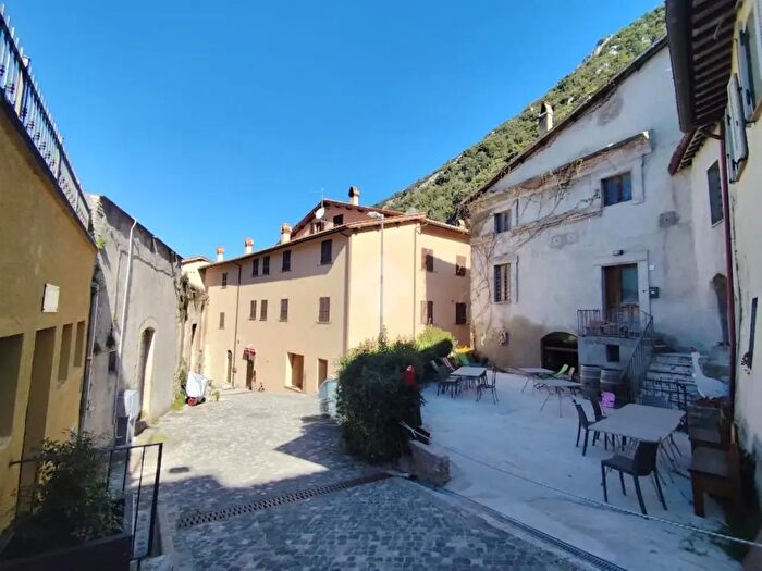 Appartamento trilocale in vendita in Loc Pale, Foligno