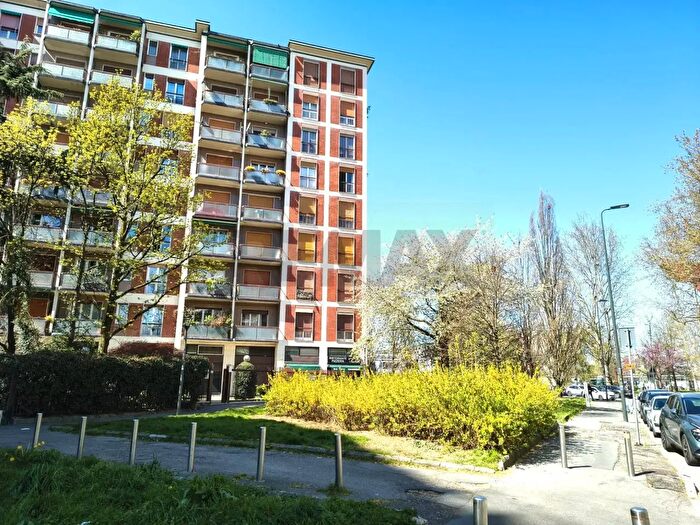 Appartamento quadrilocale in vendita in Via Capecelatro, Milano