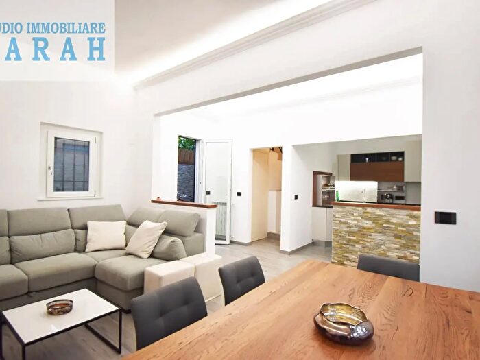 Casa con 6 locali in vendita in Via Scutari, Viareggio