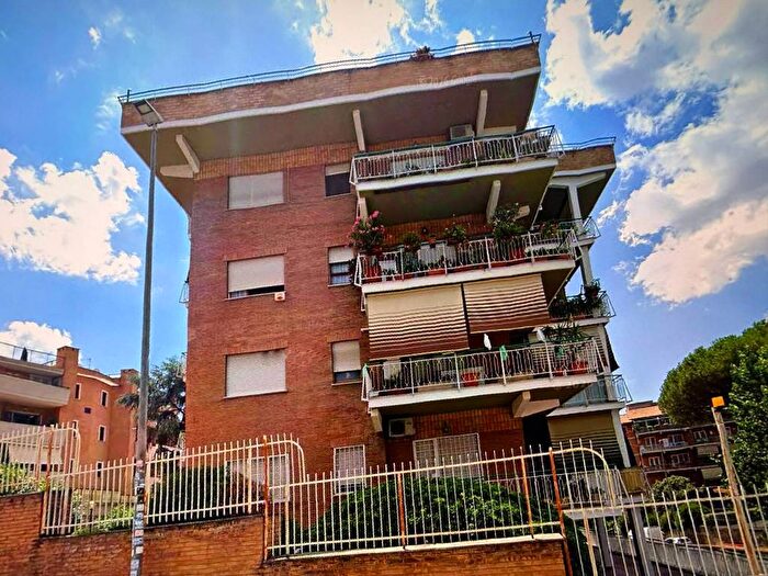 Appartamento trilocale in affitto in Via Vincenzo Viara De Ricci, Torrevecchia, Roma