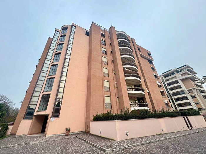 Appartamento con 5 locali in affitto in Via Ugo Ojetti, Talenti Monte Sacro, Roma