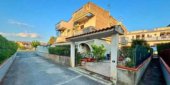 Appartamento trilocale in vendita in Poggio Fiorito, Scalea