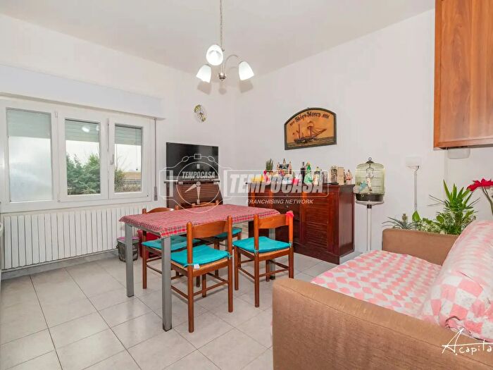 Appartamento trilocale in vendita in Via Andrea Navagero, Modena