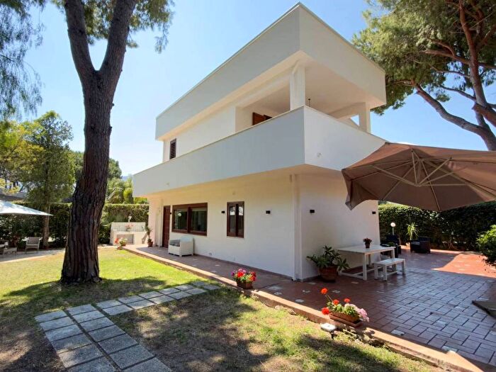Casa con 6 locali in affitto in Via Ginevra, Castelforte, Palermo