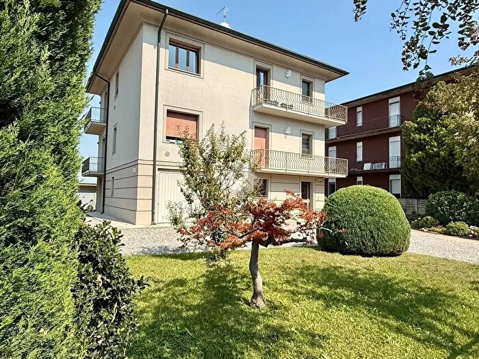 Appartamento quadrilocale in vendita in Via Don Donati, Casirate D'Adda