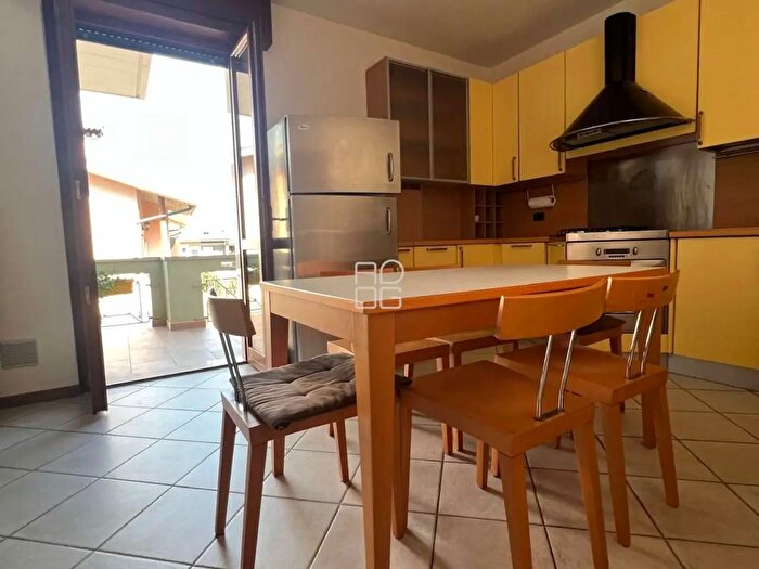 Appartamento trilocale in affitto in Via Montesuello, Desenzano Del Garda
