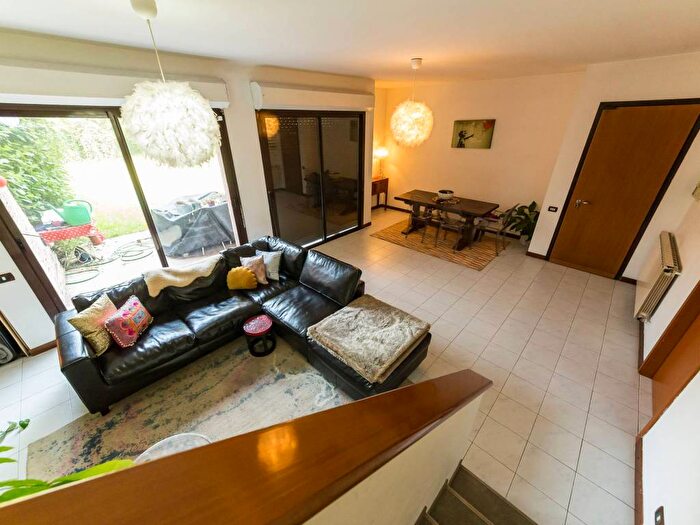 Casa con 5 locali in affitto in Via delle Groane, Centro, Arese