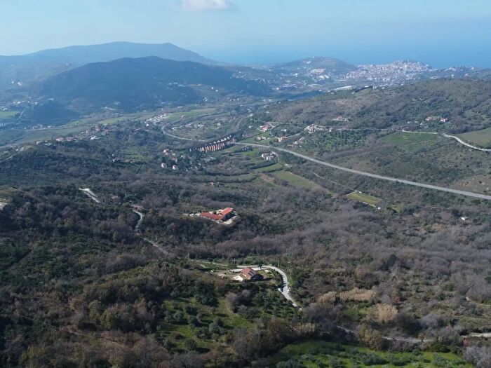Casa con 6 locali in vendita in Via Piano Lauto, Torchiara