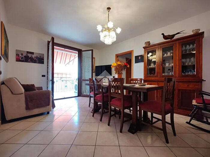 Appartamento trilocale in vendita in Via Newton, Reggio Emilia