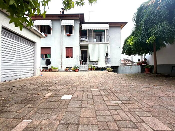 Appartamento con 5 locali in vendita in Via Carlo Casale, Druento
