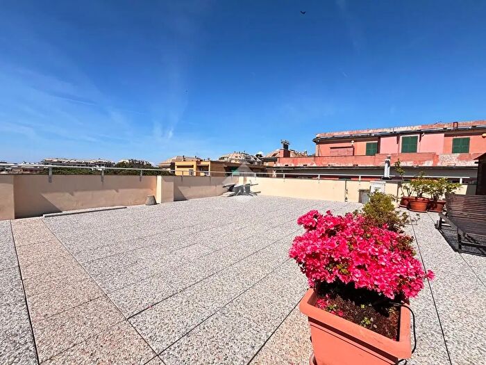 Appartamento quadrilocale in vendita in Via Sturla, Genova