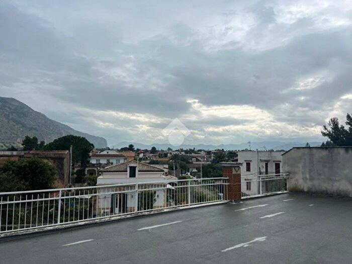 Appartamento quadrilocale in affitto in Viele giunone, Mondello Valdesi, Palermo