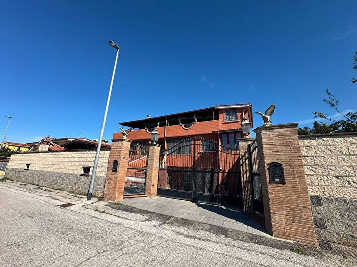 Appartamento trilocale in affitto in Via delle Primule, Campo Jemini, Pomezia