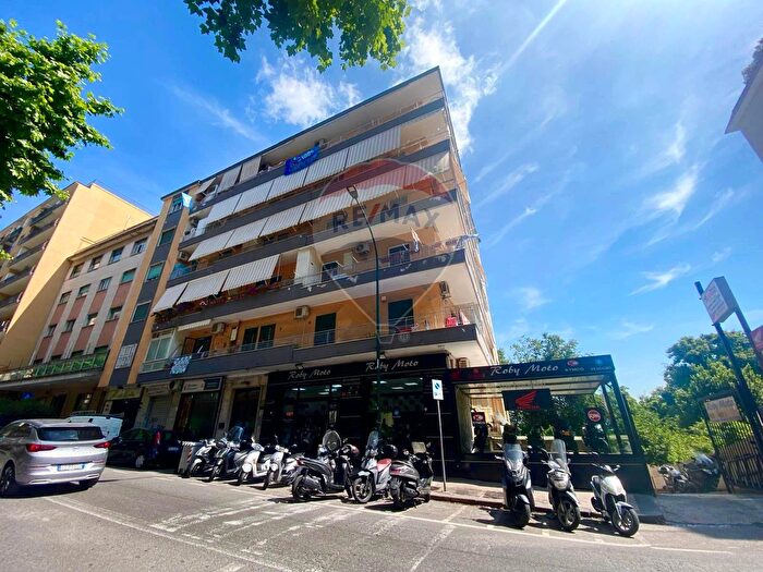 Appartamento quadrilocale in vendita in Via Bernardo Cavallino, Napoli