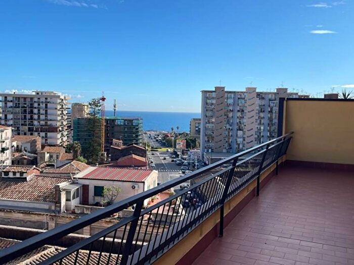 Casa con 5 locali in affitto in Via Galatioto, Picanello, Catania