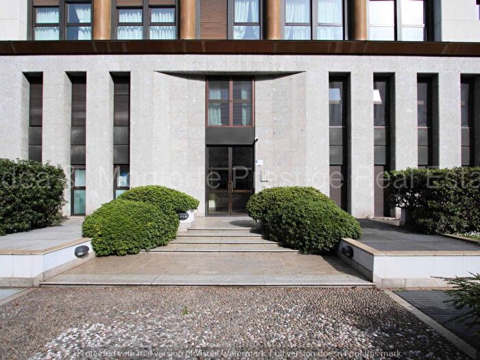 Appartamento trilocale in affitto in Via Gioacchino Rossini, Palestro, Milano