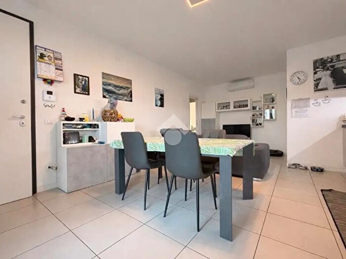 Appartamento quadrilocale in vendita in Via Quattro Novembre, Nogarole Rocca