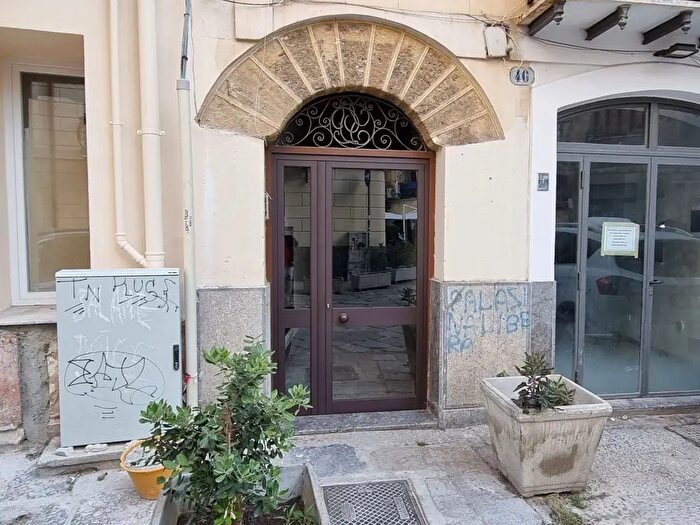 Appartamento trilocale in vendita in Via Chiavettieri, Palermo