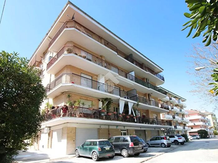 Appartamento trilocale in vendita in Via Gaspare Spontini, Porto San Giorgio