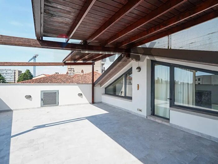 Appartamento quadrilocale in vendita in Via Italia, Seriate