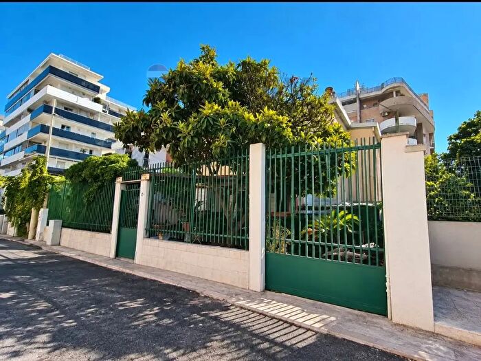 Casa con 6 locali in vendita in Strada Tomasicchio, Bari