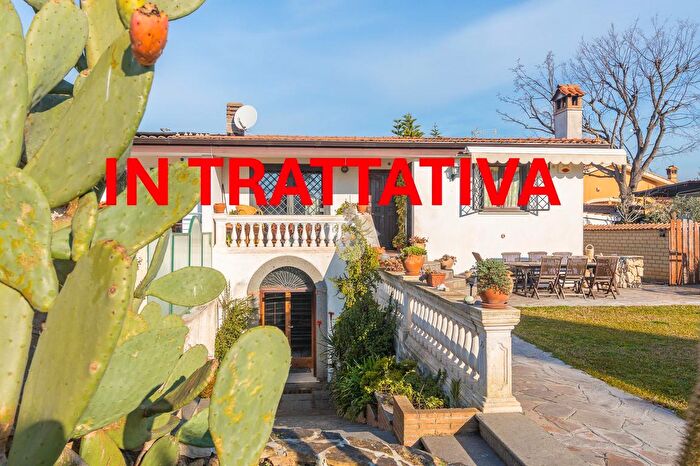 Casa con 6 locali in vendita in Via Villabassa, Roma