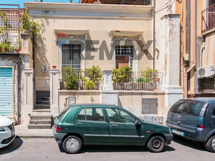 Casa con 5 locali in vendita in Via Caduti del Lavoro, Catania