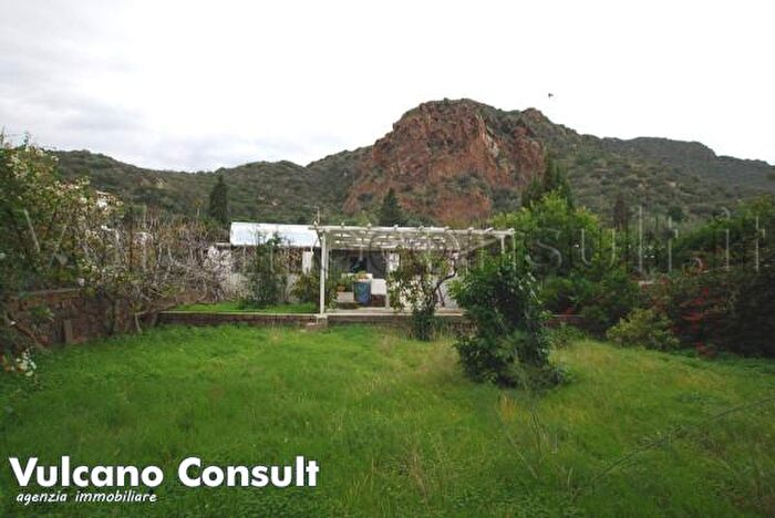 Casa trilocale in vendita in Strada Comunale FalcunaPeppemaria, Lipari