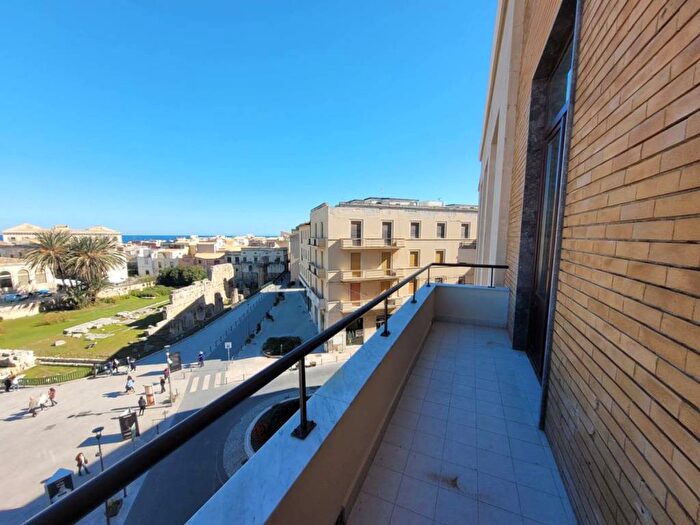 Appartamento con 6 locali in affitto in Ortigia, Siracusa