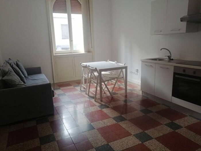 Appartamento trilocale in affitto in Via Spalato, Isola, Milano