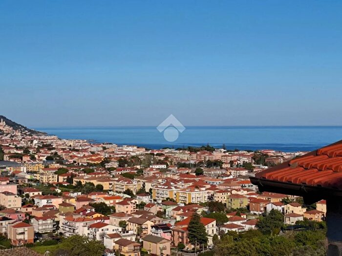 Casa trilocale in vendita in Via San Giacomo, Diano Marina